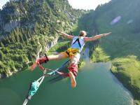 C罗赛后谦逊发言登热搜，巴黎圣日耳曼爆冷上海申花引发热议